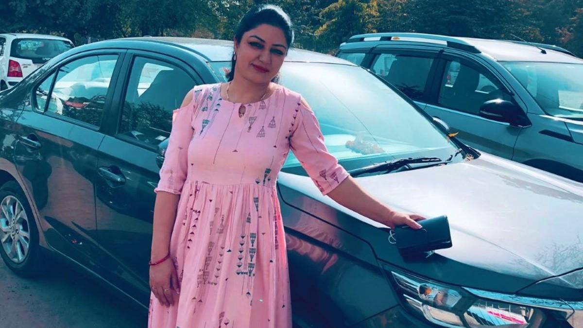 कार की मालकिन आरती खन्ना.