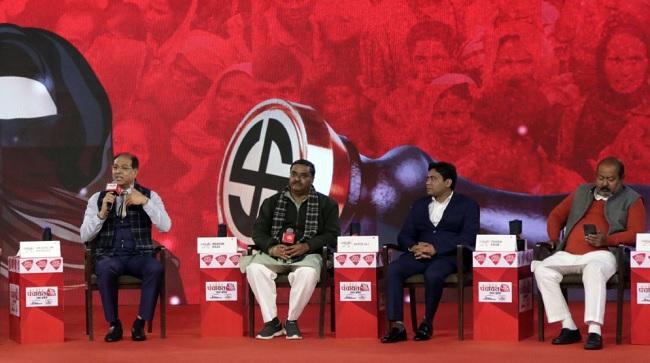 पंचायत आजतक के मंच पर मोहसिन रजा, जावेद अली, फैजान खान, सैयद आसिम वकार