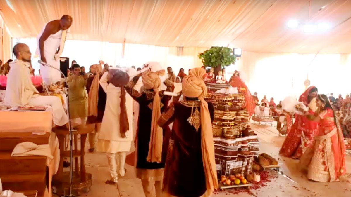 30 करोड़ की संपत्ति दान कर पूरे परिवार ने ली दीक्षा