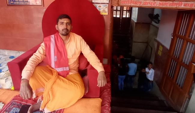 दुग्धेश्वर महादेव मंदिर के महंत सुरेश दास