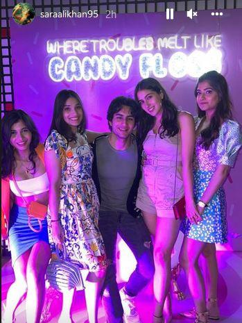 दोस्तों संग सारा अली खान और इब्राहिम अली खान
