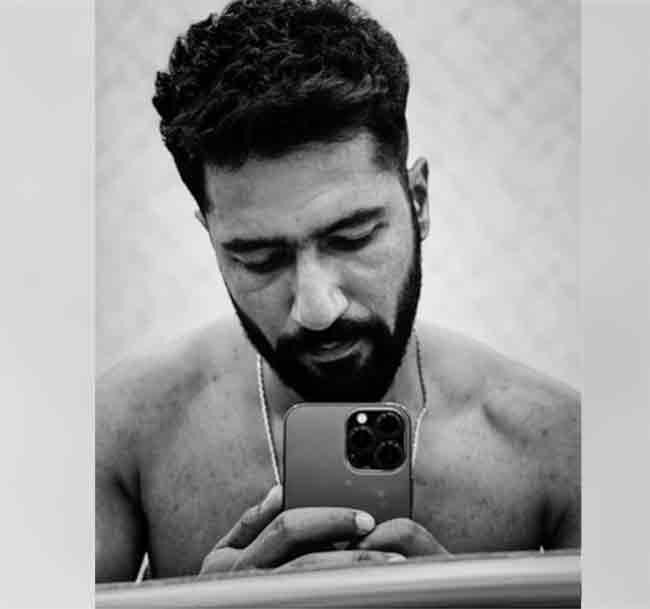 विक्की कौशल शर्टलेस फोटो