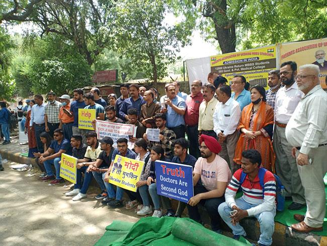 पूर्व में हुए प्रोटेस्ट की तस्वीर