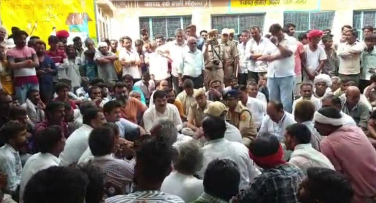 मृतकों के परिजन मुआवजे की मांग पर अड़े 