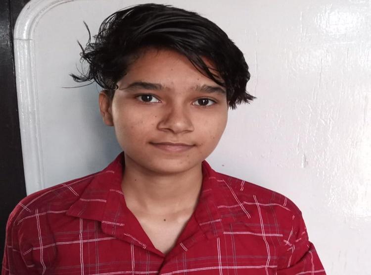 नूतन यादव ने हाई स्कूल में 567 अंक प्राप्त कर 94.50 प्रतिशत अंक हासिल किए.