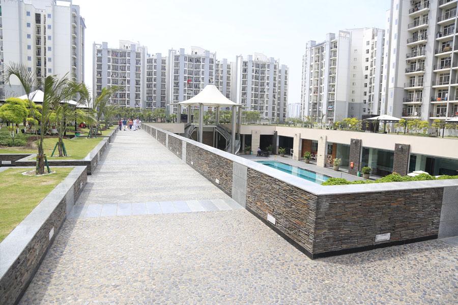 सोसाइटी में सभी सुविधाएं मौजूद