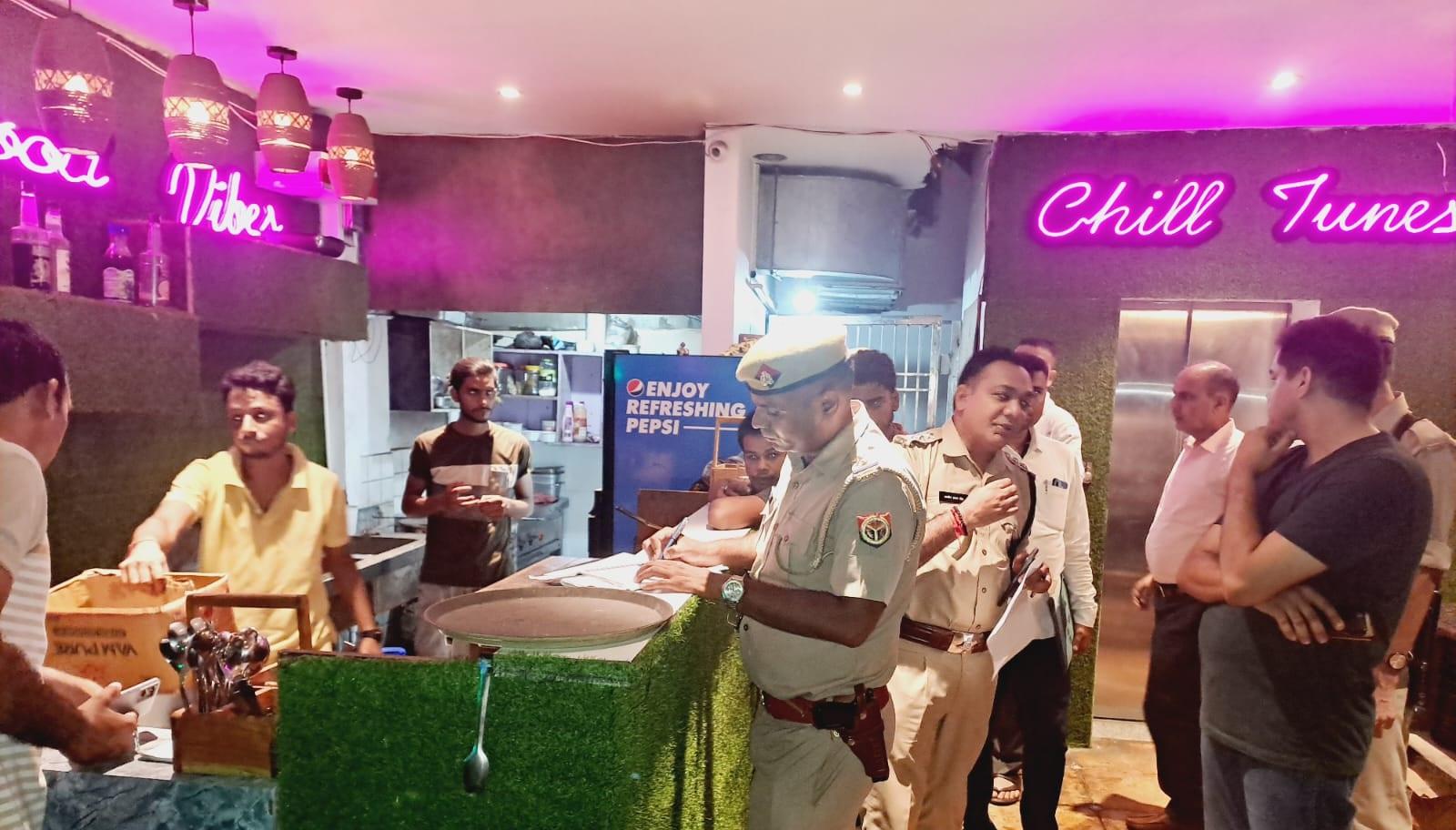 UP ग्राहक बनकर हुक्का बार में पहुंचे IPS अफसर, सामने आई सच्चाई तो मच