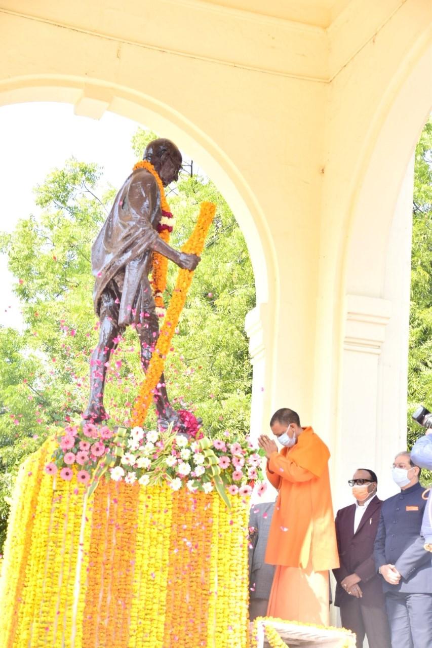 सीएम योगी के अकाउंट से मिली तस्वीर