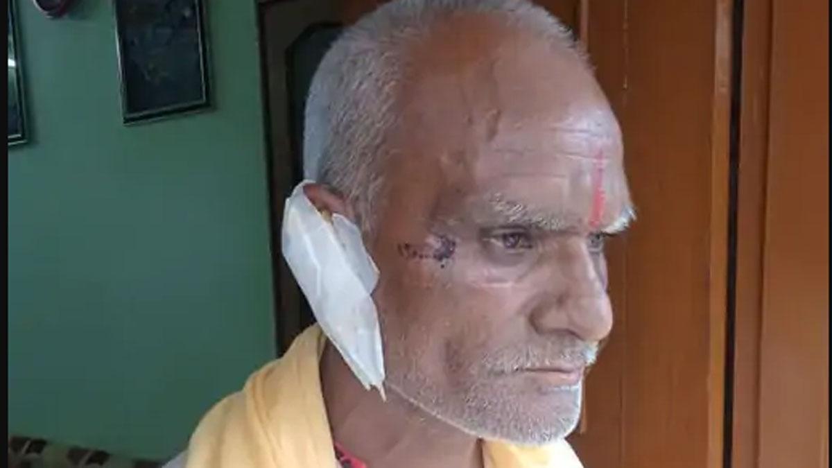 यजमान ने पंडित का कान काटा 