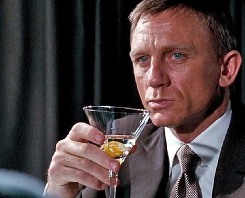 फिल्मी किरदार जेम्स बॉन्ड वोदका मार्टिनी का मुरीद है. 