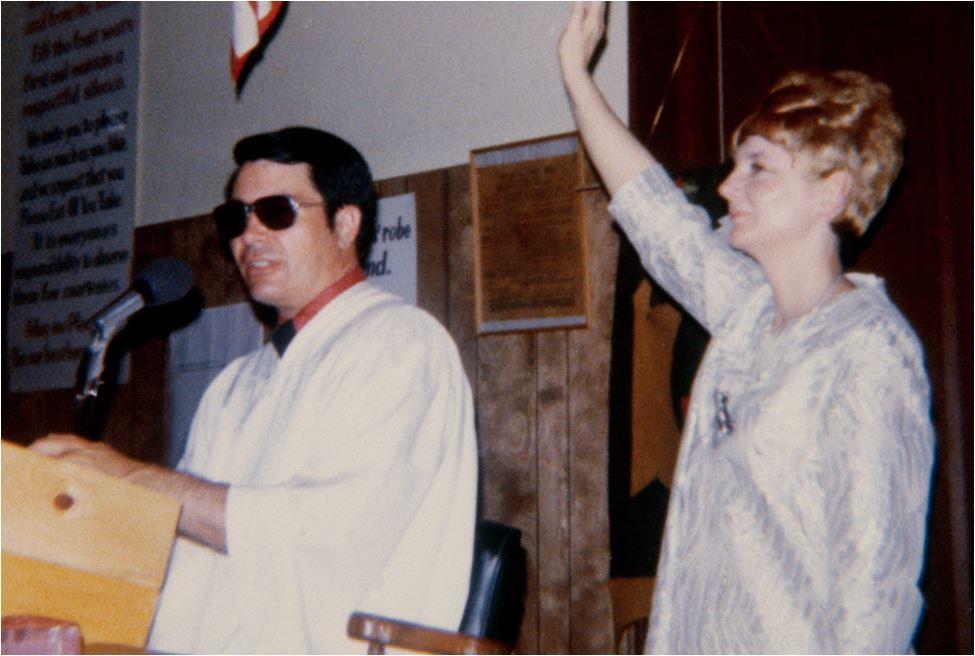 जिम जोन्स और उसकी पत्नी (फोटो- Getty Images)