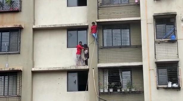 इमारत में आग