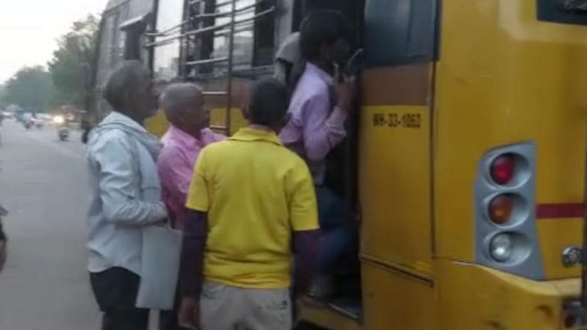 भांजी के शव को प्राइवेट बस से गांव लेकर गया मामा 