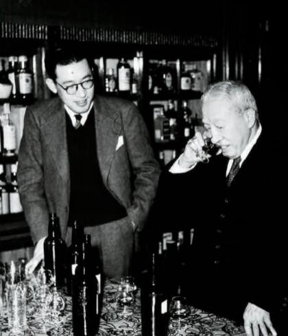 Keizo Saji and Shinjiro Torii (Photo: whisky.suntory.com)