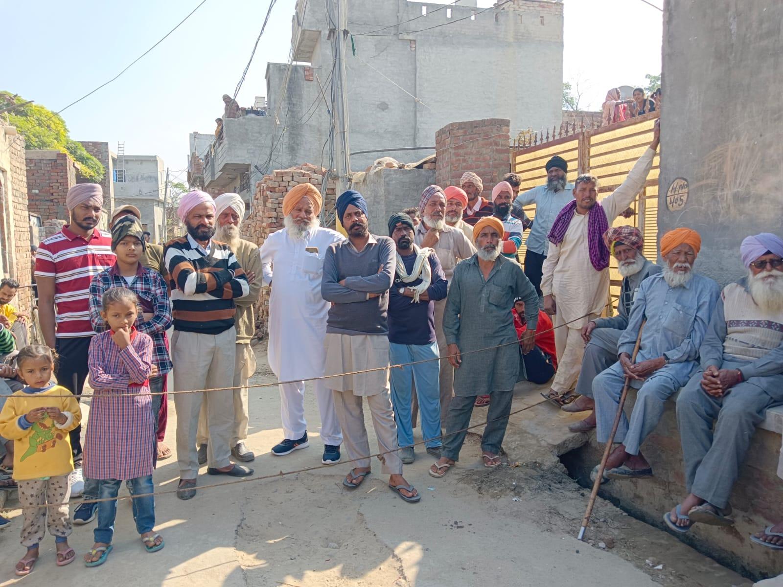 हत्या के बाद गांव में फैली सनसनी.