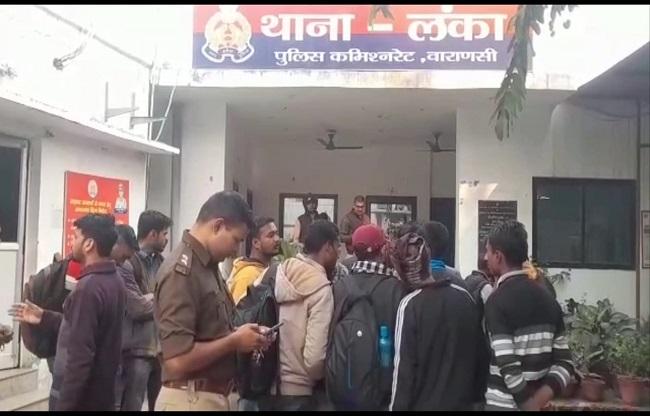 लंका थाने में आरोपी छात्र के खिलाफ केस दर्ज.