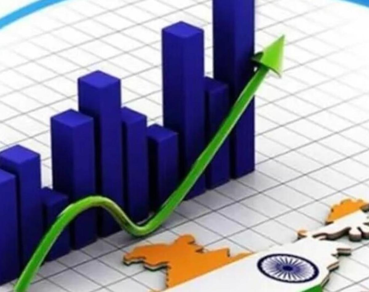 तेजी से आगे बढ़ रही भारतीय अर्थव्यवस्था