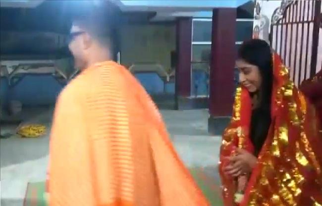 मंदिर में जाकर लिए सात फेरे.