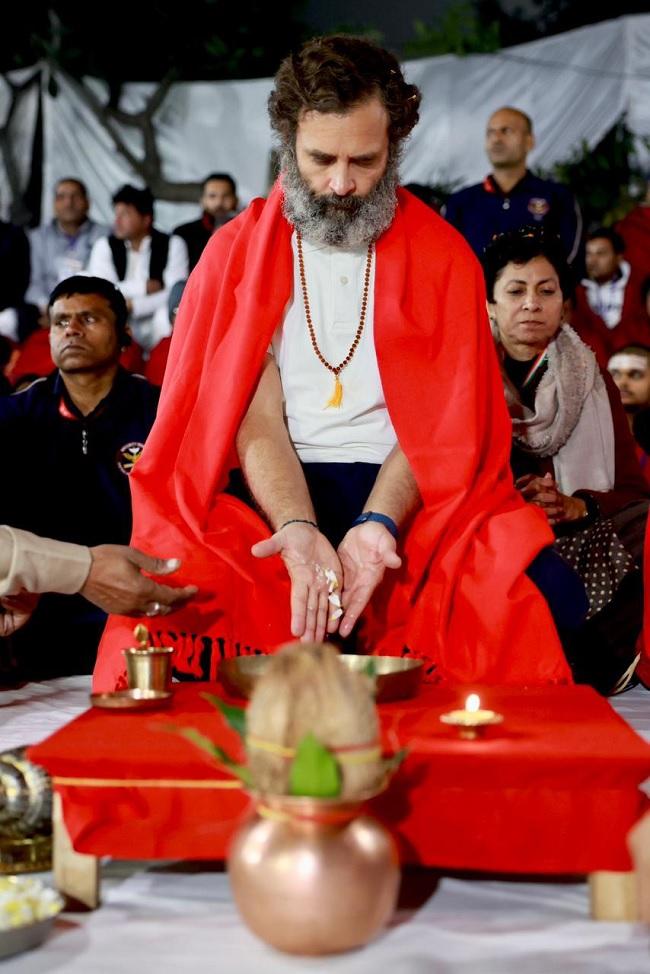 राहुल गांधी ने विधि-विधान से पूजा