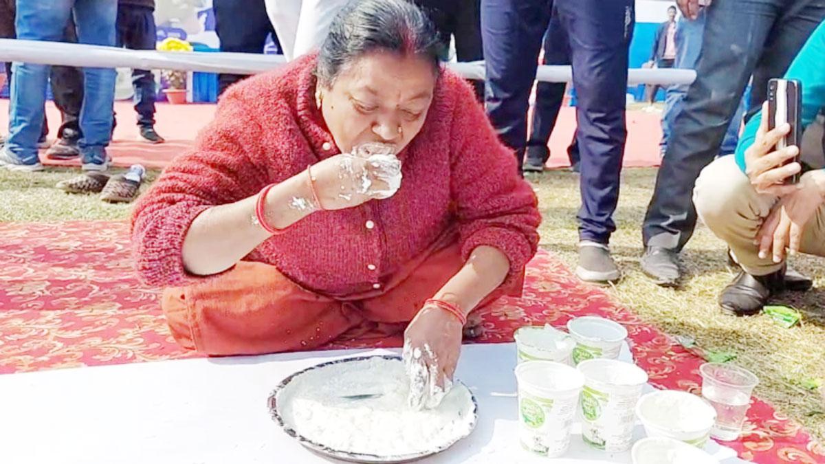 प्रेमा तिवारी ने 3 मिनट में 2 किलो 718 ग्राम दही खाया