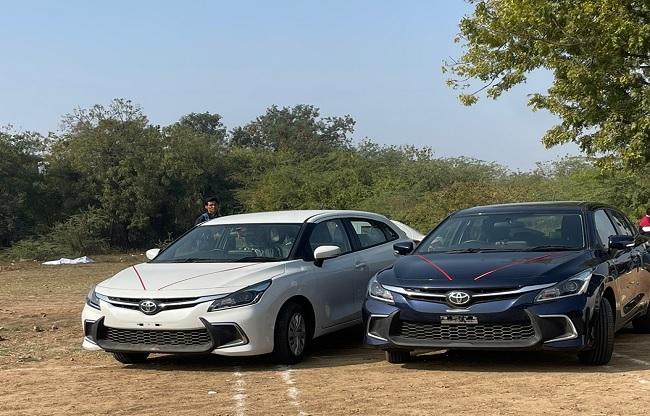 गिफ्ट की गई कारें.