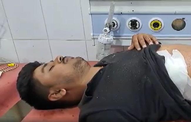 घायल युवक मनीष.