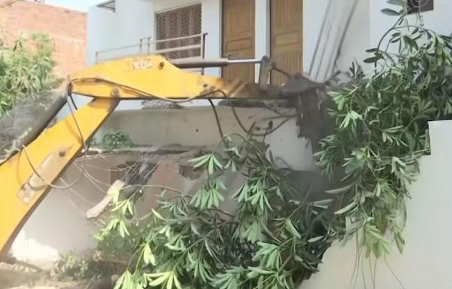 जफर के आलीशान मकान पर चला था बुलडोजर (फाइल फोटो).