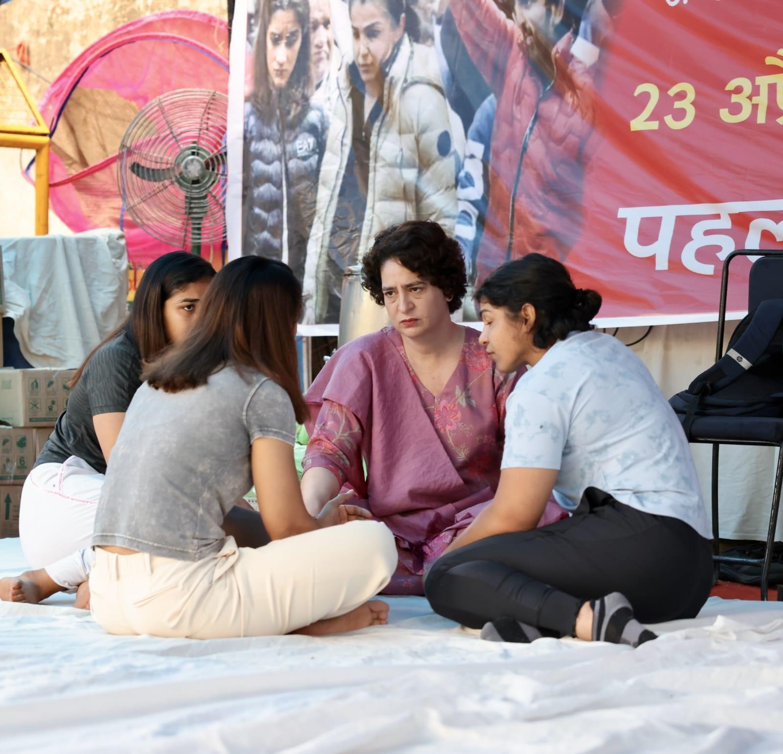 प्रियंका गांधी ने मुलाकात की