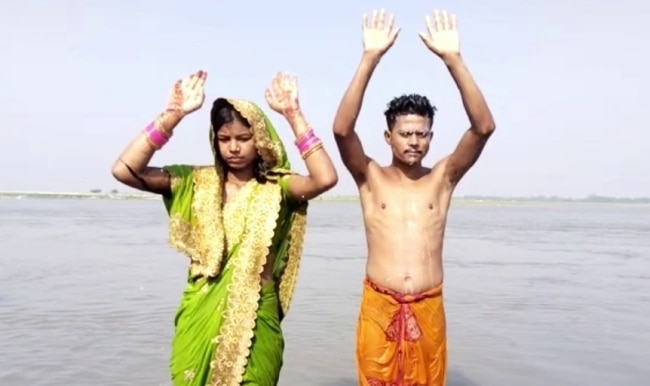 गंगा स्नान करते.