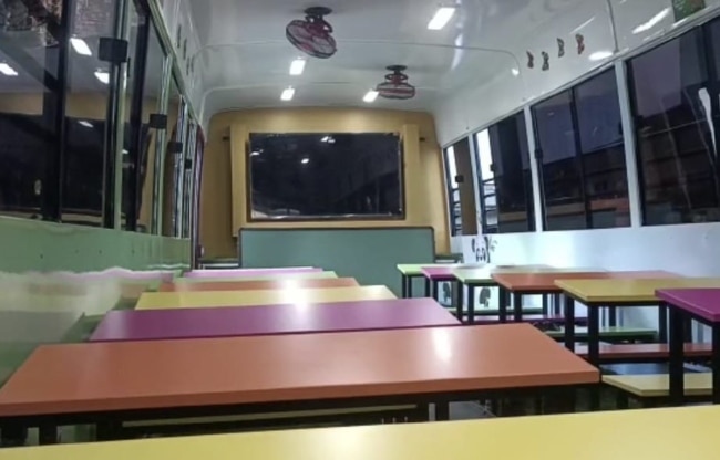 बस में तमाम सुविधाएं