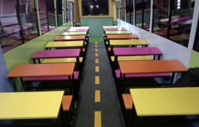 बस में तमाम सुविधाएं