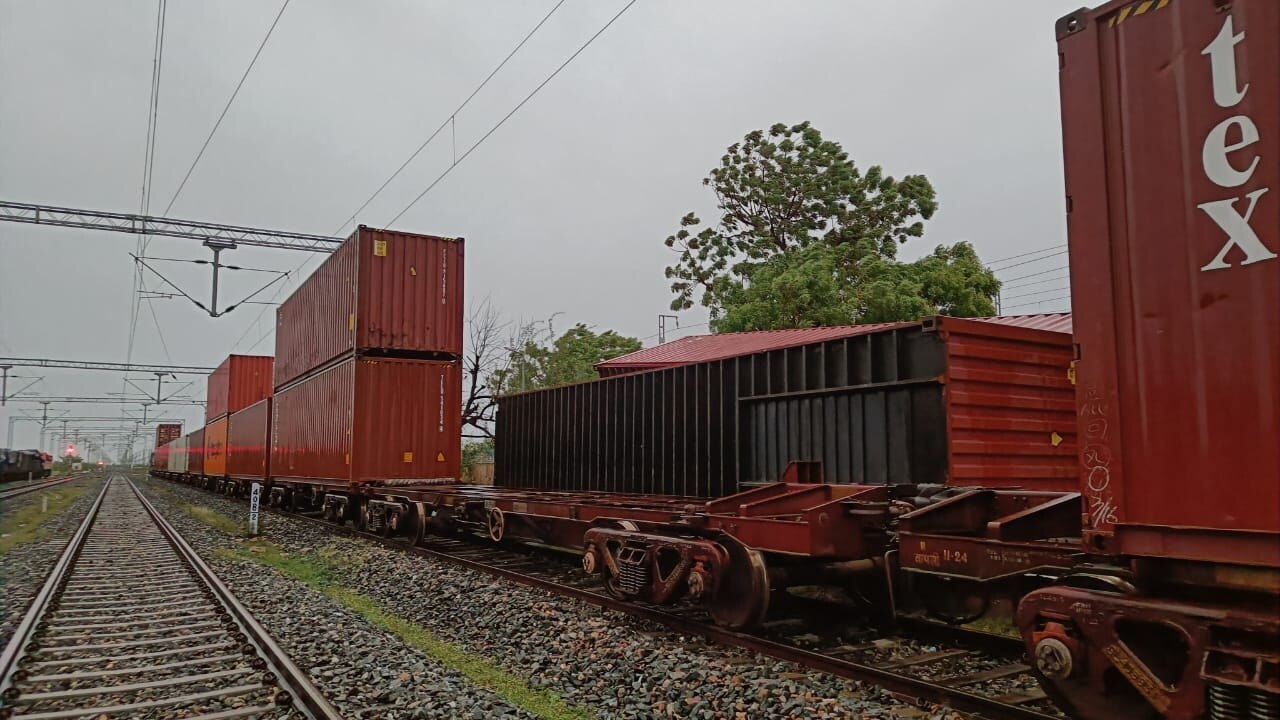 बगड़ी स्टेशन पर खड़ी थी मालगाड़ी