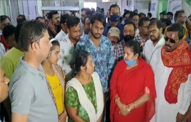 भाजपा नेता रागिनी सिंह ने की पीड़ित परिवार से मुलाकात.