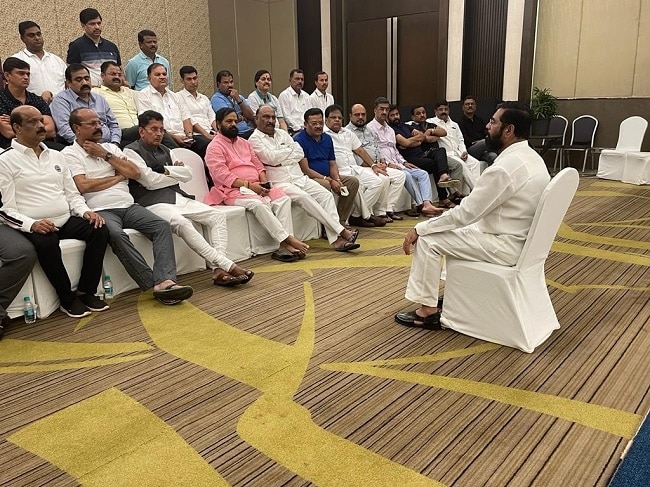 बागी विधायकों के साथ पहले सूरत, फिर गुवाहाटी चले गए थे शिंदे (फाइल फोटो)