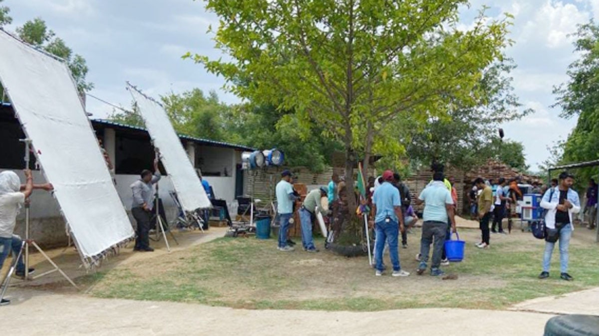 पंचायत सीरीज से जुड़े सभी कलाकर गांव में मौजूद  