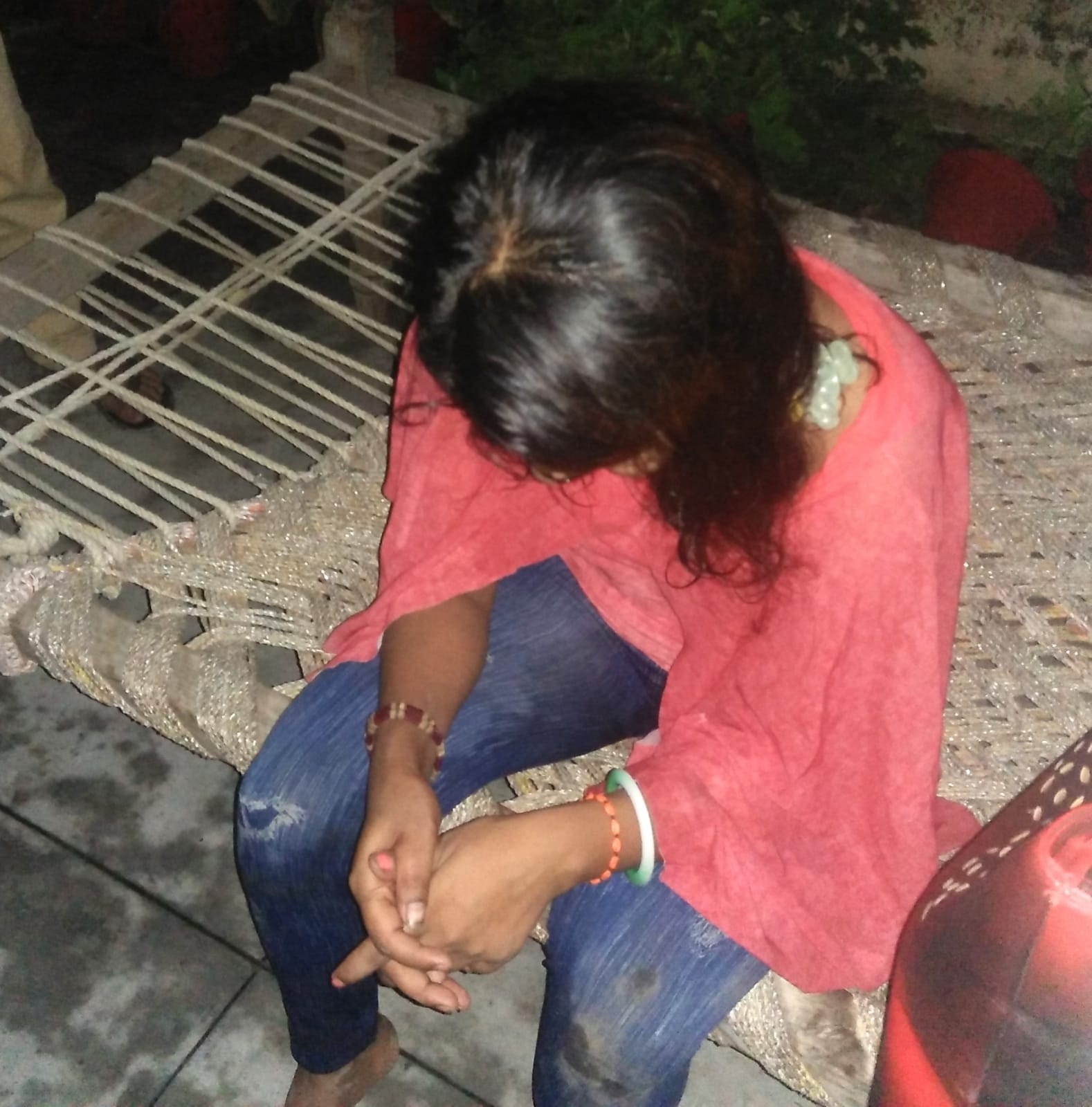 नशे की गिरफ्त में बेटियां