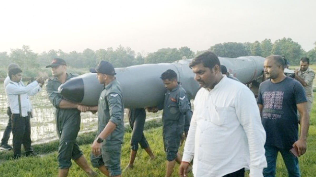 एयरफोर्स की टीम मौके पर पहुंची और दोनों टैंकर को ले गई