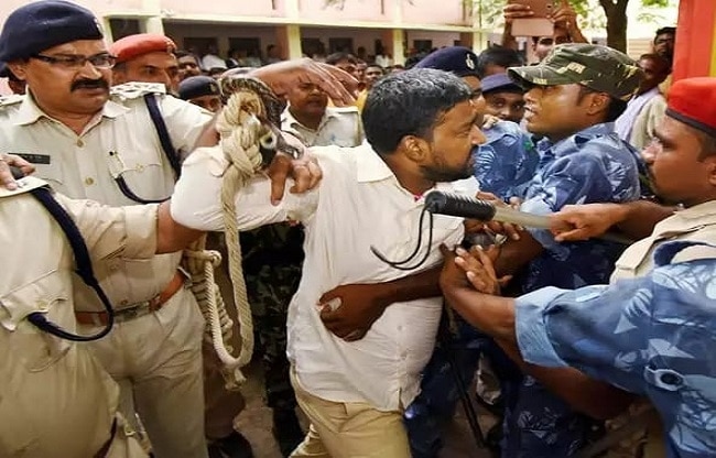 रॉकी यादव की गिरफ्तारी के वक्त की तस्वीर.