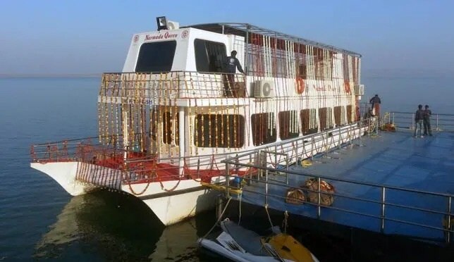 डूब गया क्रूज.