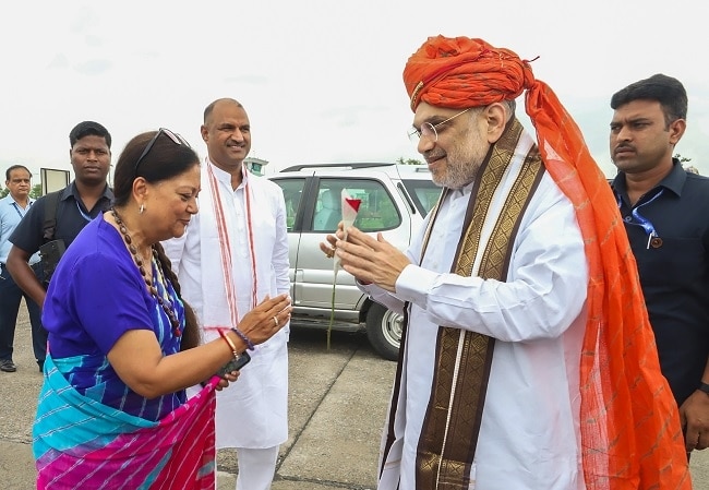 वसुंधरा राजे और गृह मंत्री अमित शाह (फाइल फोटोः पीटीआई)