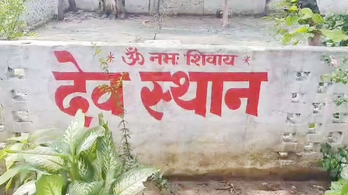 पुलिसकर्मियों की मौत की जगह बनाया गया देव स्थल