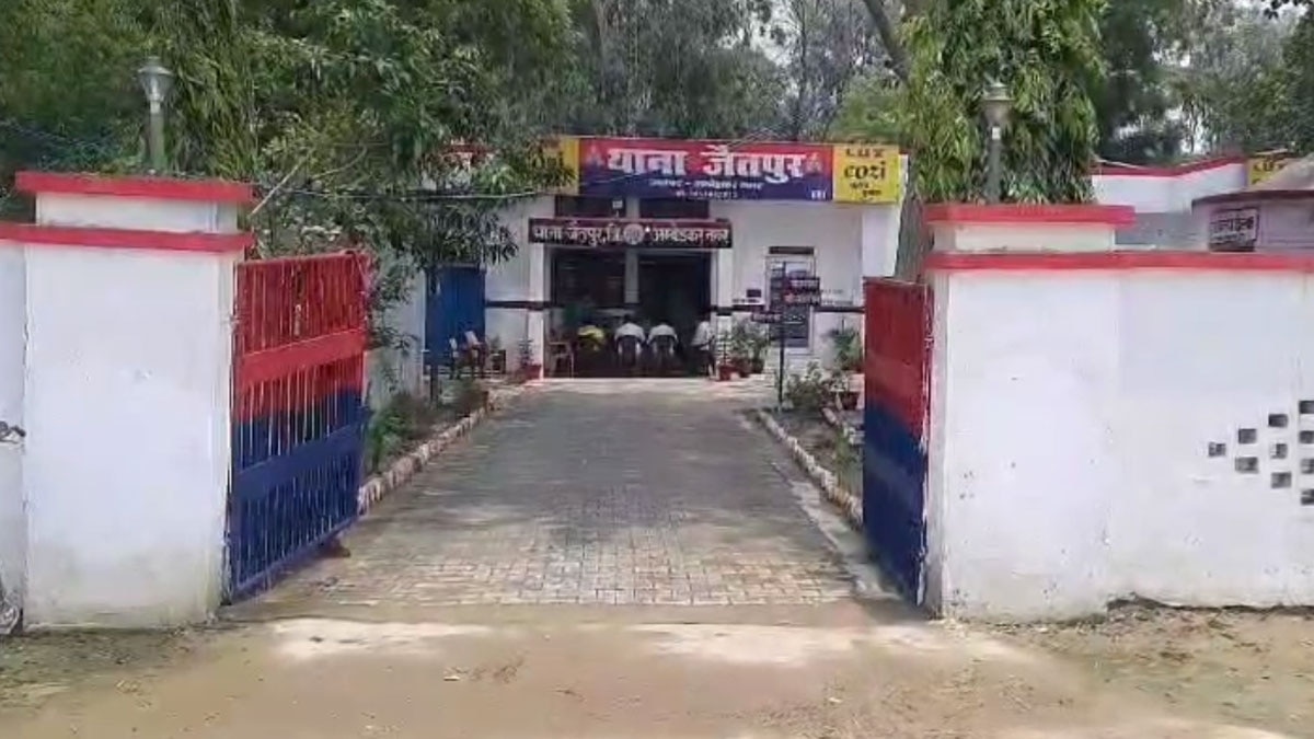 फरयादियों के लिए बनाया गया है अलग गेट