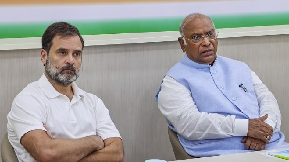 कांग्रेस अध्यक्ष मल्लिकार्जुन खड़गे और पूर्व अध्यक्ष राहुल गांधी (फाइल फोटोः पीटीआई)