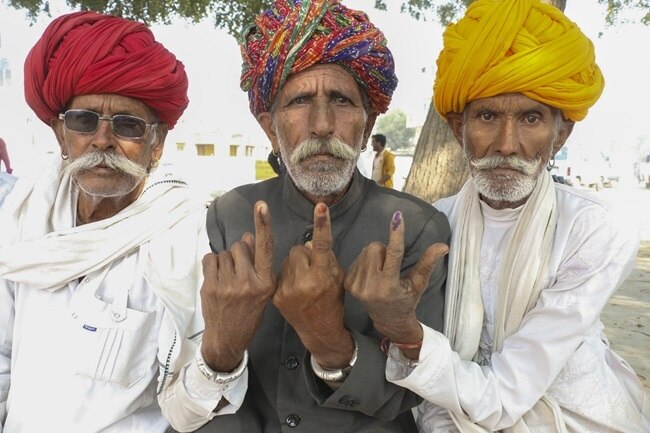 राजस्थान चुनाव में बुजुर्गों में भी नजर आया उत्साह (फाइल फोटोः पीटीआई)