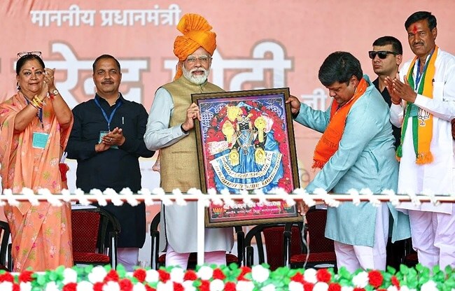 वसुंधरा राजे के बेटे दुष्यंत ने किया पीएम मोदी का स्वागत