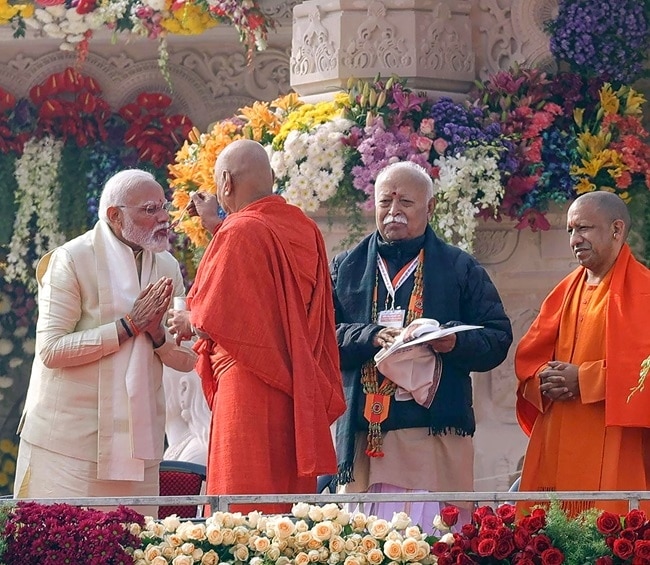 रामलला की प्राण प्रतिष्ठा के बाद पीएम मोदी, सीएम योगी और मोहन भागवत (फोटोः पीटीआई)