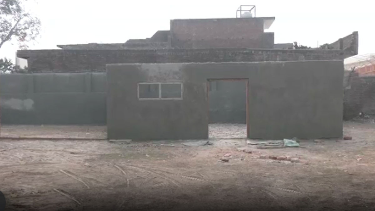 रसोई और शौचालय का निर्माण शुरू