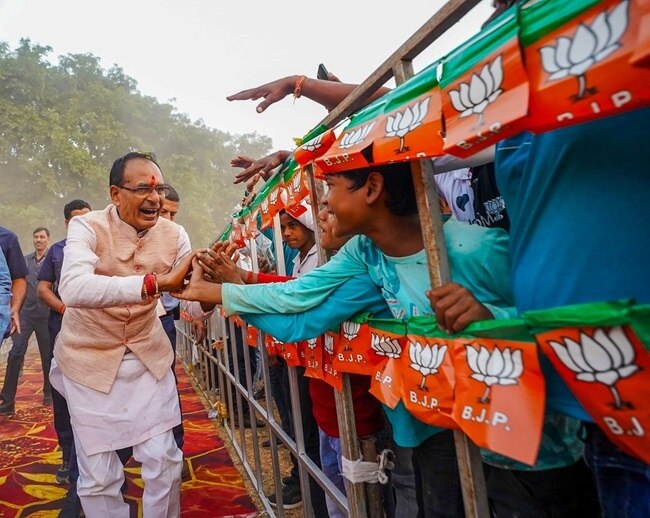 भोपाल के करीब है शिवराज का गृह क्षेत्र बुधनी लेकिन सीहोर है जिला मुख्यालय (फाइल फोटोः PTI)