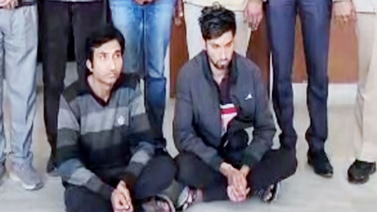 महिलाओं की अश्लील फोटो वायरल करने वाले दो सगे भाई योगेश व नितिन अरेस्ट 