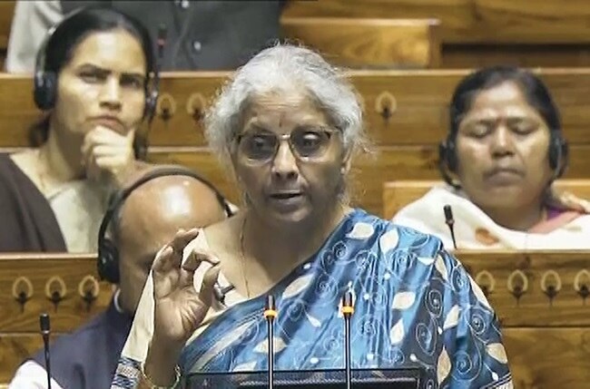 वित्त मंत्री निर्मला सीतारमण ने संसद में गिनाईं सरकार की उपलब्धियां (फोटोः पीटीआई)